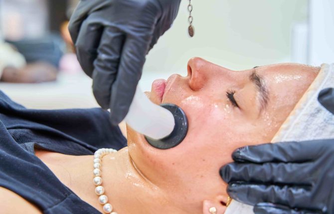 radio-wave-face-lifting-in-a-cosmetology-clinic-s-2024-11-11-00-18-27-utc-min